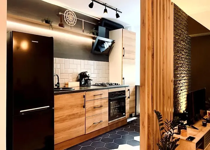 Heart Of The - Modern With Balcony *