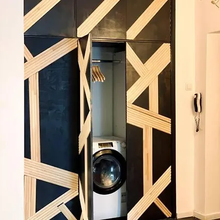 Apartment Heart Of The - Modern With Balcony