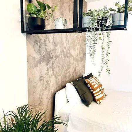 Heart Of The - Modern With Balcony *