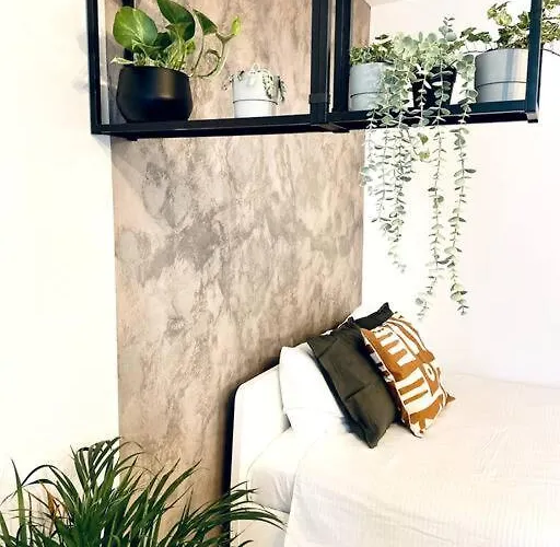 Heart Of The - Modern With Balcony *