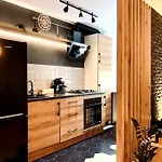 Heart Of The - Modern With Balcony *