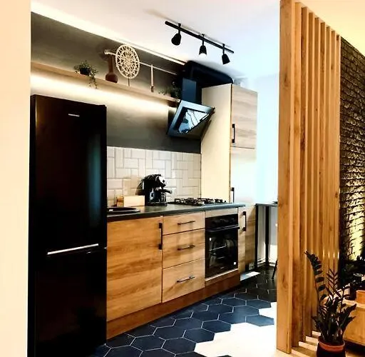 Heart Of The - Modern With Balcony *